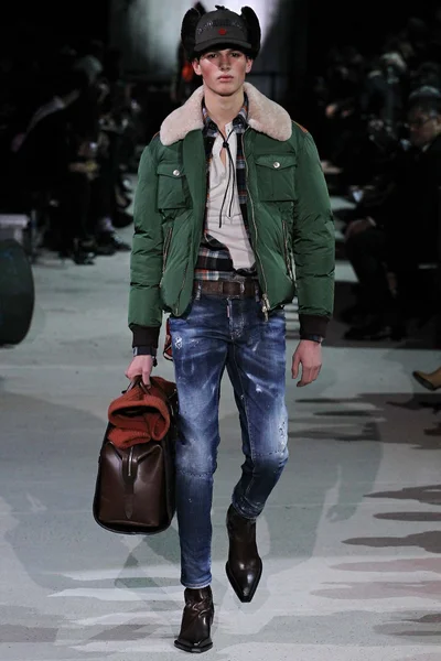 Look 16